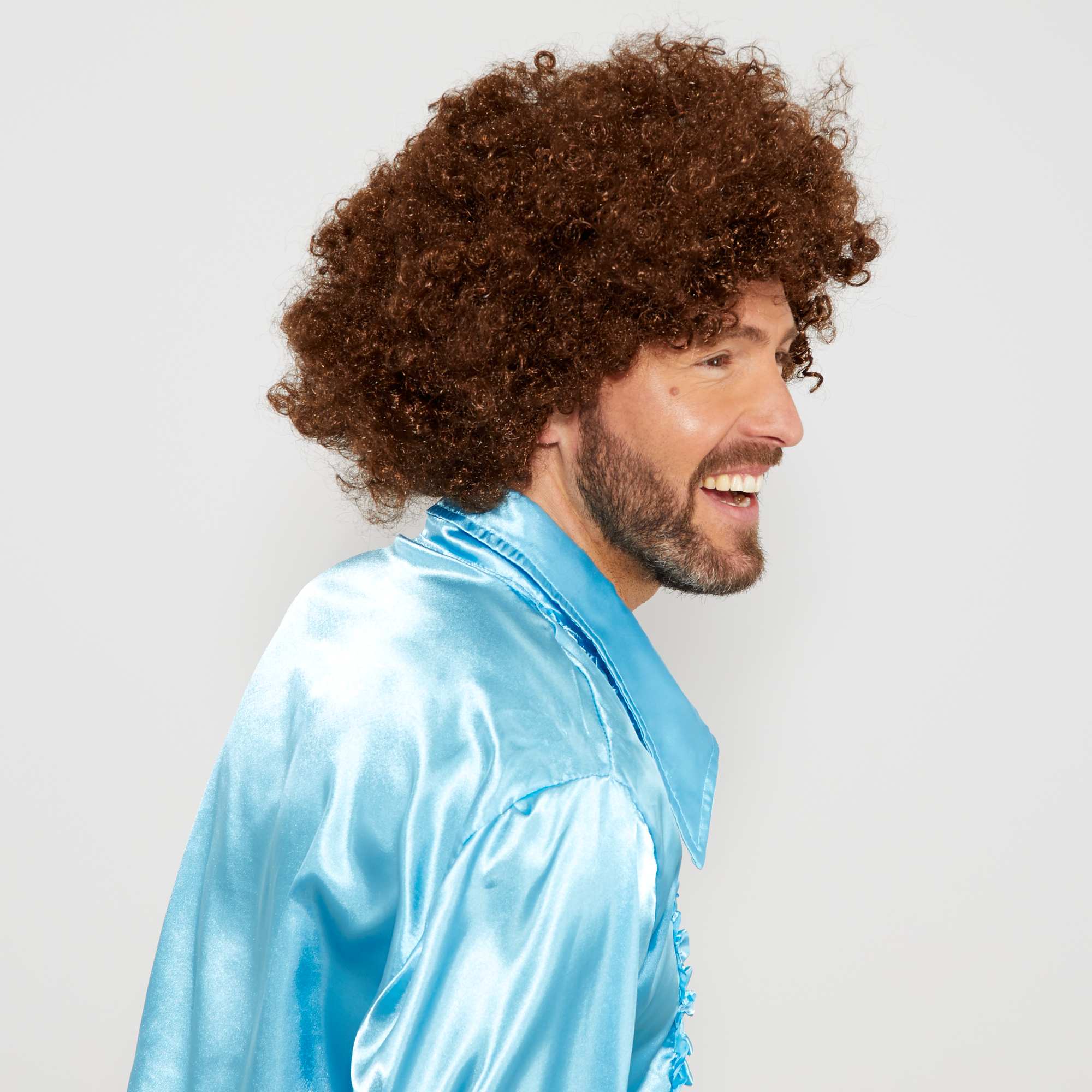 Kahve renk kıvırcık afro peruk arkadan görünüm